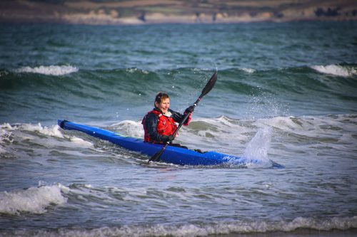 2026-10-10-CCKQC-Les-adultes-a-la-plage-0053