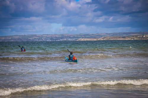 2026-10-10-CCKQC-Les-adultes-a-la-plage-0068