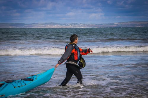 2026-10-10-CCKQC-Les-adultes-a-la-plage-0069