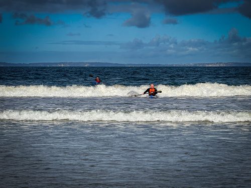 2026-10-10-CCKQC-Les-adultes-a-la-plage-0074