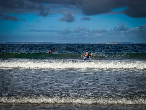 2026-10-10-CCKQC-Les-adultes-a-la-plage-0075