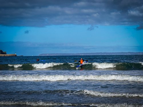 2026-10-10-CCKQC-Les-adultes-a-la-plage-0076