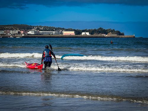 2026-10-10-CCKQC-Les-adultes-a-la-plage-0079