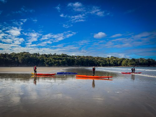 2026-10-10-CCKQC-Les-adultes-a-la-plage-0081