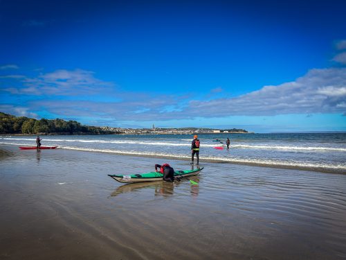 2026-10-10-CCKQC-Les-adultes-a-la-plage-0082