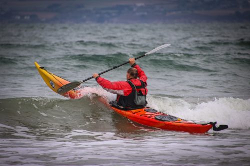 2026-10-10-CCKQC-Les-adultes-a-la-plage-0084