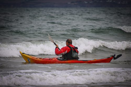 2026-10-10-CCKQC-Les-adultes-a-la-plage-0085