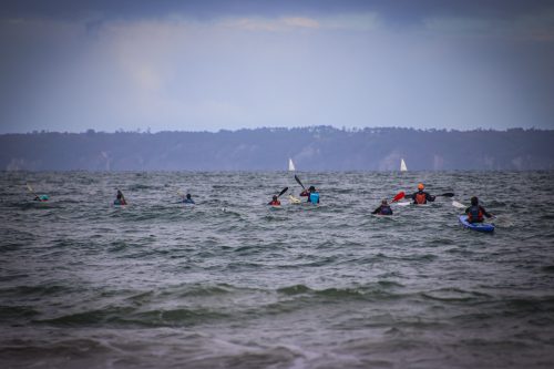 2026-10-10-CCKQC-Les-adultes-a-la-plage-0086